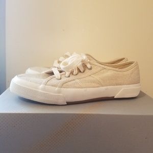 Eddie bauer canvas shoes.